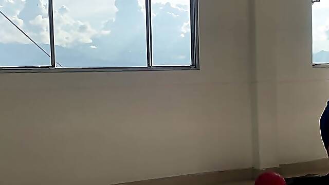 PAWG brunette MILF MaRaSexx gets fucked instead of workout