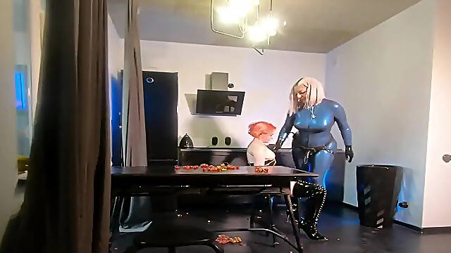Strapon Lesbian and Latex Rubber Home Fun