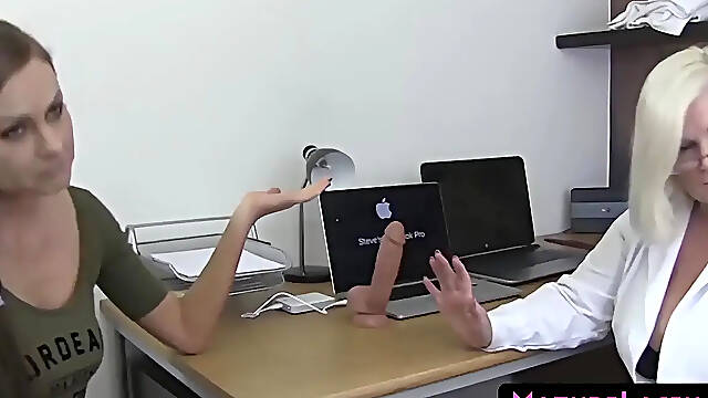 Granny Lacey Starr rims teen's asshole with her big toy