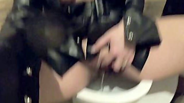 Smoking MILF Toilet Pee Fetish with Dirty Talk and Close-Up Pussy Tease