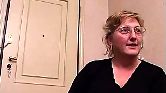 Italian mature milf offers convertible for good fucking