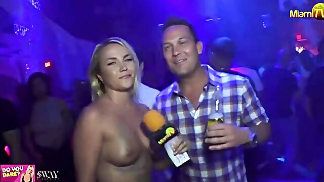 Vouyerismo Public Sex, Sexo En El Antro, Publico Polla Grande