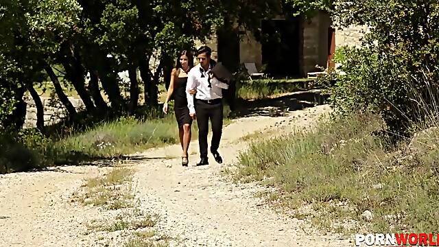 Morena Alta Tetas Pequeñas, Tacones Peludas, Infiel En Su Boda