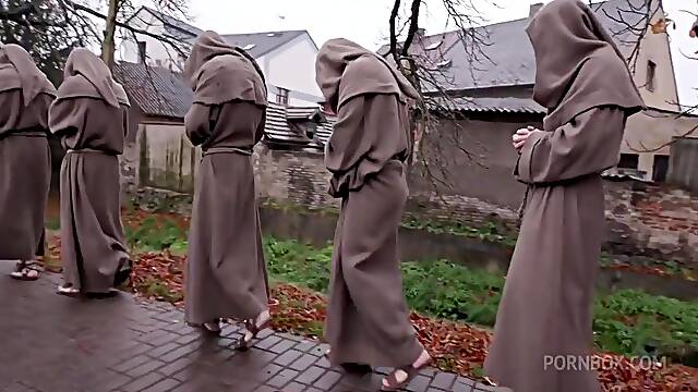 Monjas De Clausura, Sexo Con Monjas, Gordita Meando