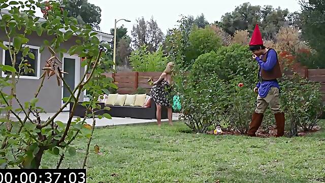 Rubia Con Tatuaje, Gorditas Rubias Follando, Gordita Sin Tetas, Sexo En El Jardin