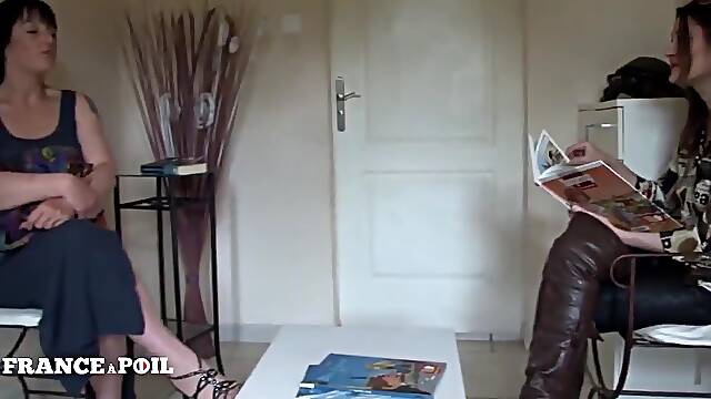 La France A Poil - Mature Brunette Getting Shaved, Fist