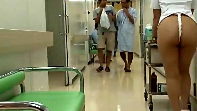 Detras De Bastidores, Pequeña Japonesa Gangbang, Japonesa Detras