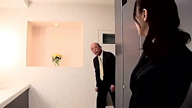 Japonesa Follada Por Viejo, Compraventa