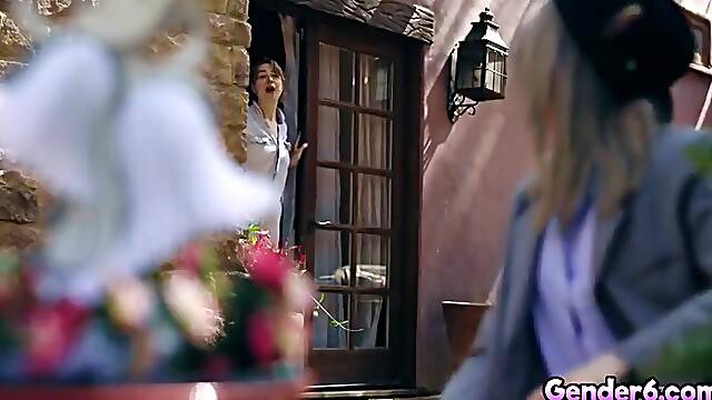 Tetas Transexuales, Follan A La Novia, Muy Niña