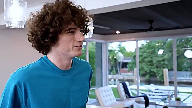 Richelle Ryan Moms Treat