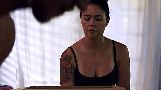 Habillée Milf, Stepmom Habillée, Gros Sein Habillé