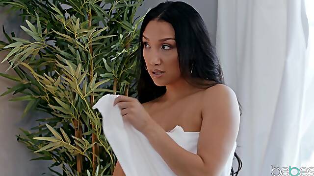 Noire Asiatique, Film Longue, Elle A Trop Envie