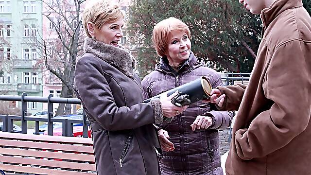 Lamiendo Coño Madura, Maduras Con Pelo Corto, Mujeres Bajitas