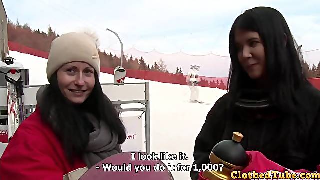Amateurs Chick Humping In The Snow - Public