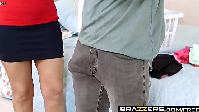 Brazzers - Mamma Got Titties - Elexis Monroe and Sean Lawless