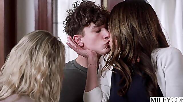 Phonix Marie Solo, Universitaria Trio, Dona Ambrose Fuck, Cañon