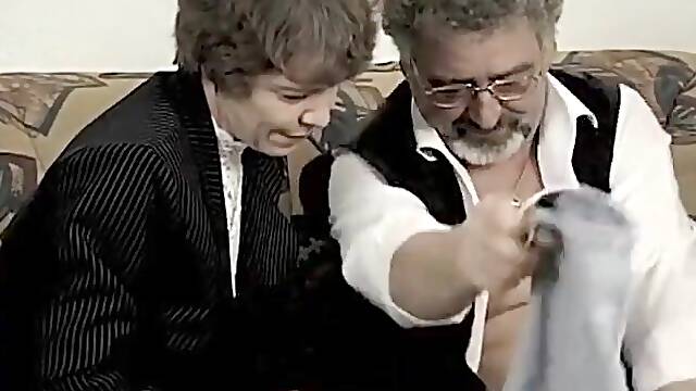 Oma und alter sack treiben es zur dritt