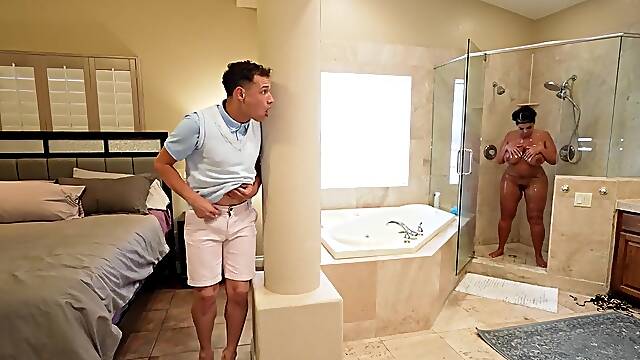 JOHNNY LOVE PLAYS SHOWER PEEK-A-BOOB WITH SEXY mother I'd like to fuck KAILANI KAI ????