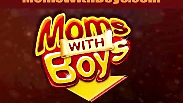 Mamie Attrapée Par Jeune, Jeune Surpris À Se Masturber