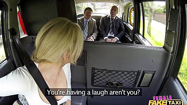 Maman S Exhibe, Femelle Fake Taxi, Taxi A Trois