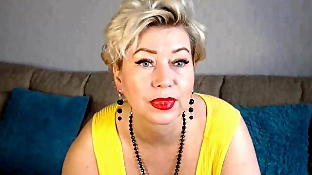 A nifty web camera bitch Aimee, her large natural melons, her rectal hole widening and her worldly views on life ))
