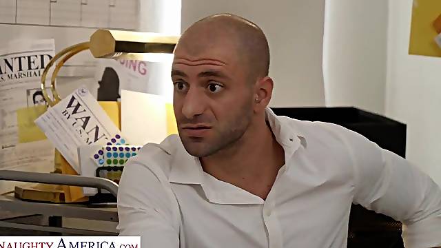 Cachetes En Las Tetas, Mama Necesita Sexo