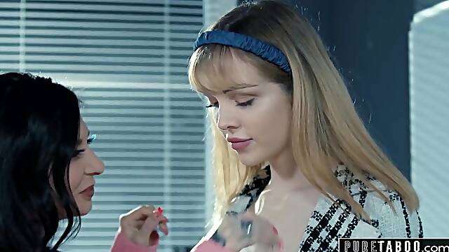 Taboo Lesbienne, Lesbienne En Ciseaux, Lesbienne Beauté Gros Seins