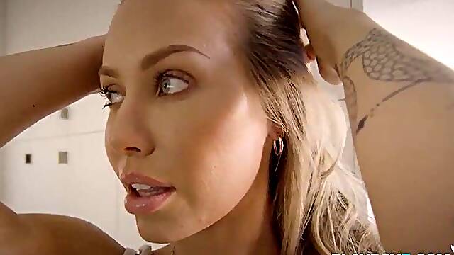 Hawt blond pornstar Nicole Aniston shows off her bubble ass and greater quantity