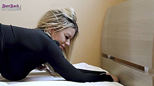 Sexy Step Mommy Banged During the time that Stuck Making the Couch - Brooklyn Pursue