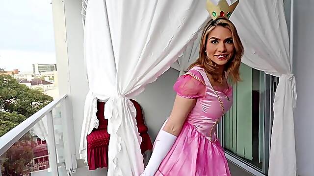 TS VICKI 4PLAY is just a hotty for Halloween