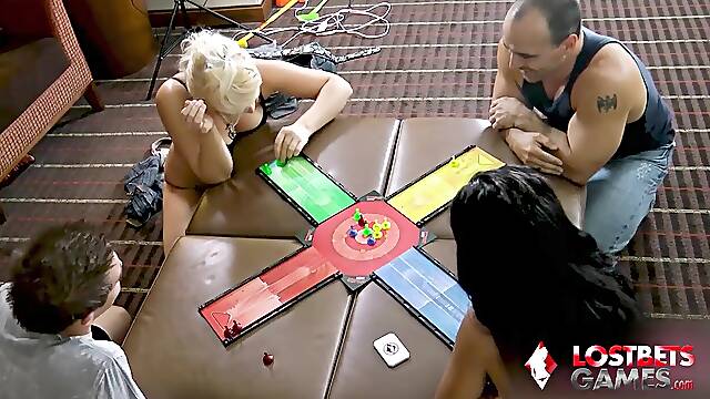 Looked Neighbor, En Déshabillé, Gameuse Solo, Se Deshabiller Devant