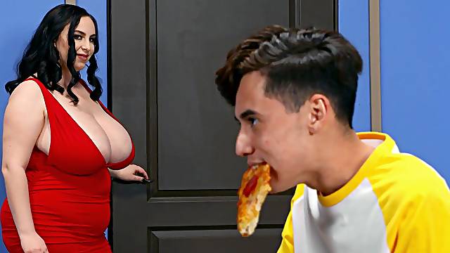 Brazzers Bbw Gros Cul, Maman Robe Bandante