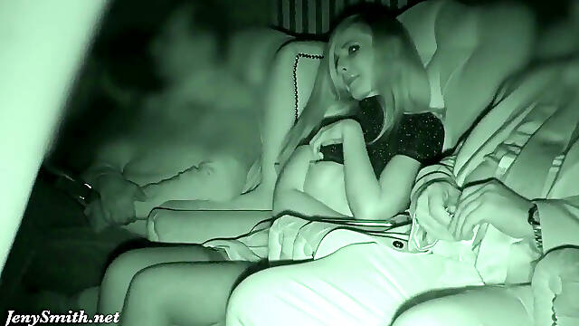 Enculer En Public, Couper Les Vetements, Découpé Les Habits