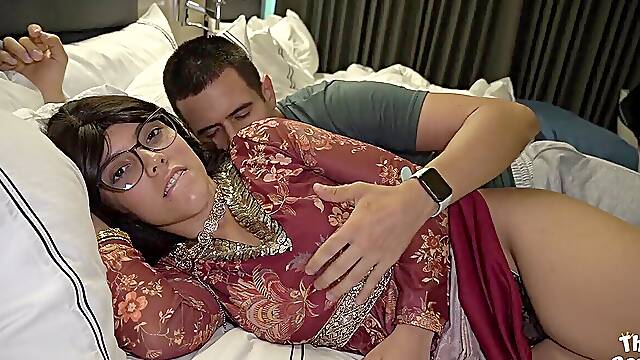 Fat bootie Indian female is seduced by a sexy guest at the hotel