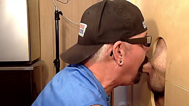 Gloryhole mature queer in fledgling flick sucks rod till facial