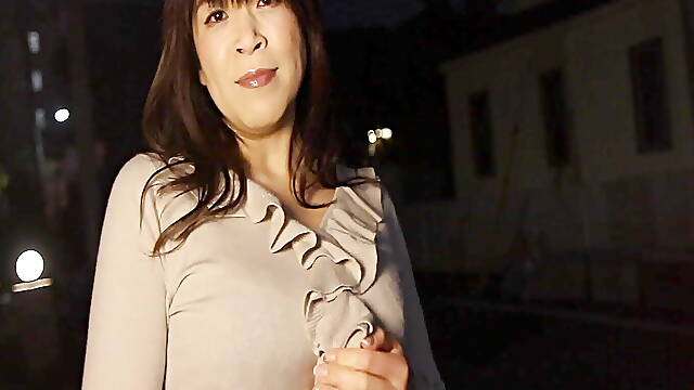 M610G07 A mature woman with an F cup milk who decided to appear in AV for money and libido!