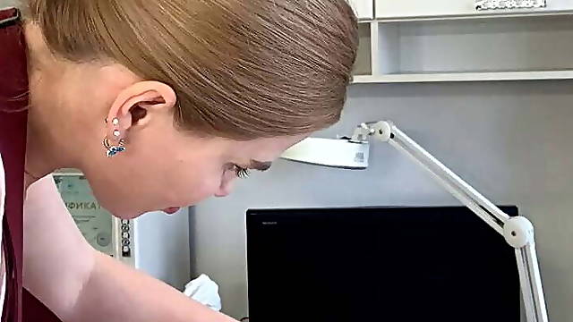 SugarNadya waxes the cock a of a chatty customer