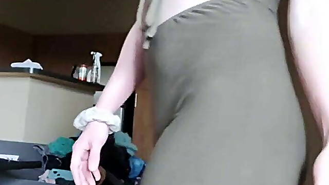 Sexy redhead milf Dahlia Wolf twerking