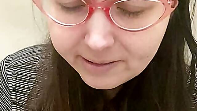 Cuarto Baño, Con Gafas Se Masturban Dildo, Mujeres En El Baño