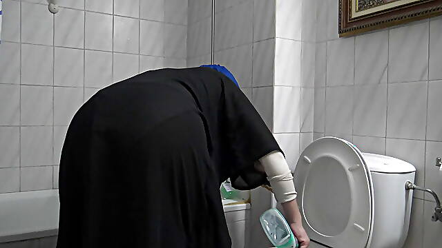 Moroccan Maid Gets Creampied Doggystyle By Her Boss