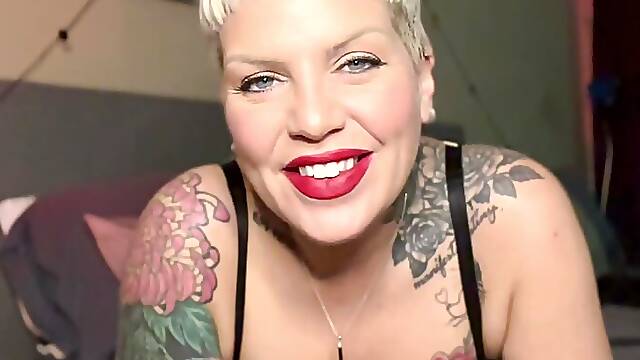 FEMDOM MISTRESS THE LADY VYV INSTRUCTS YOU HOW TO SERVICE HER AND HAS MULTIPLE SQUIRTING ORGASMS