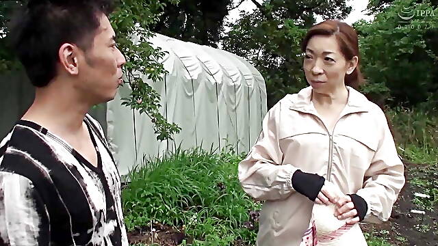 In Love With My Aunt: 12 Mature Women Excited And Nervous When Picked-Up 3