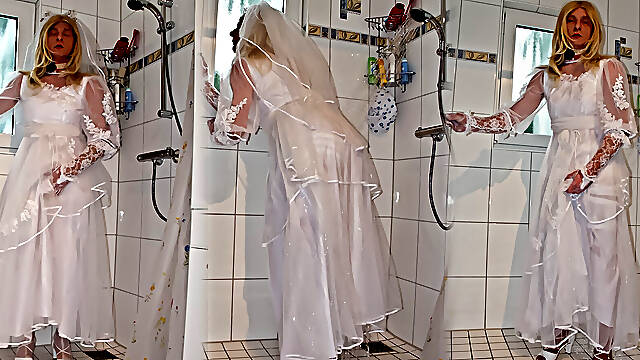 Wanking &amp; Peeing Bride Under Shower