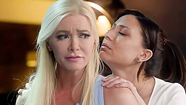 SHESEDUCEDME Lesbian Massage Critic