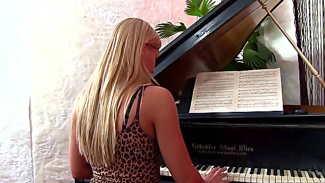 Blonde is ready to have fuck after the class of the piano