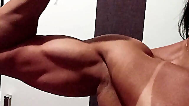 Stiff shredded body but squishy boobs