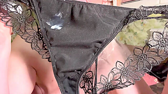 Facesitting, dirty talk, squirt, JOI, dildo fuck and cum on panties