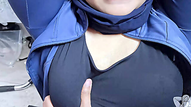 Asian Hijab Girl Stuck At Fitness Tools and Got Cum In Face By Her Trainer - Minokiiko