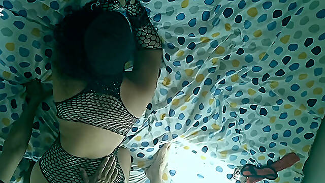 Amateur Masked Desi Wife Takes It All Down Her Throat