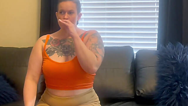 White MILF Handled by Black Bodybuilder